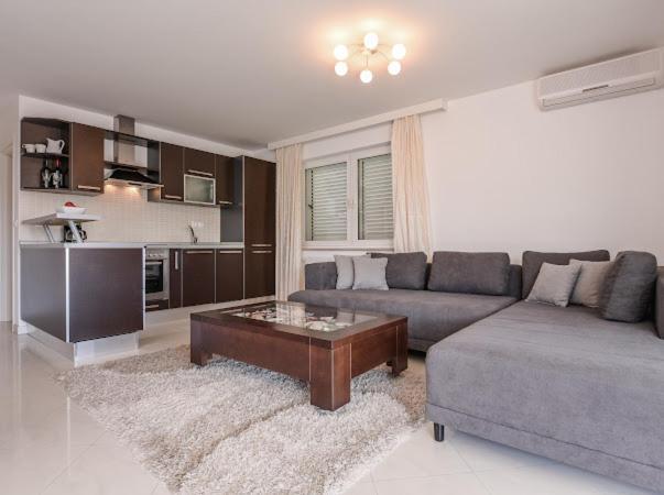 Apartments Villa Slavica Ičići Exterior foto
