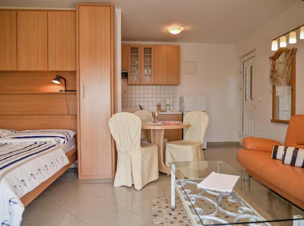 Apartments Villa Slavica Ičići Exterior foto