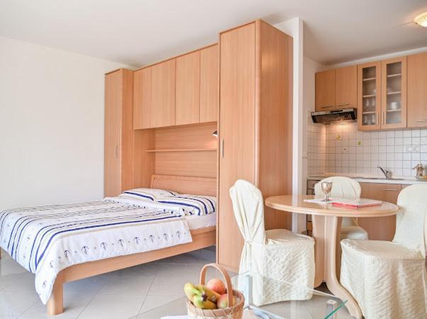Apartments Villa Slavica Ičići Exterior foto