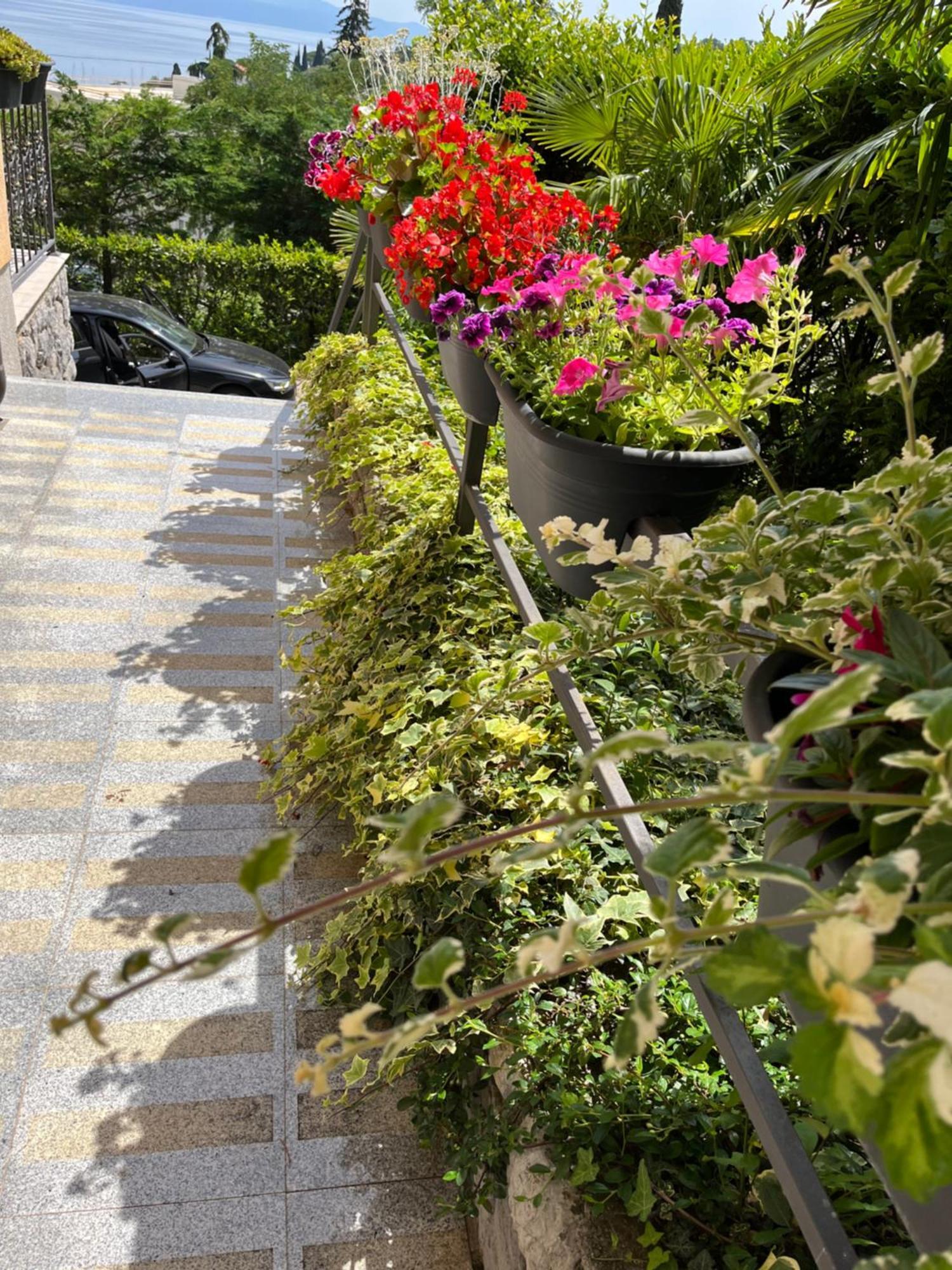 Apartments Villa Slavica Ičići Exterior foto